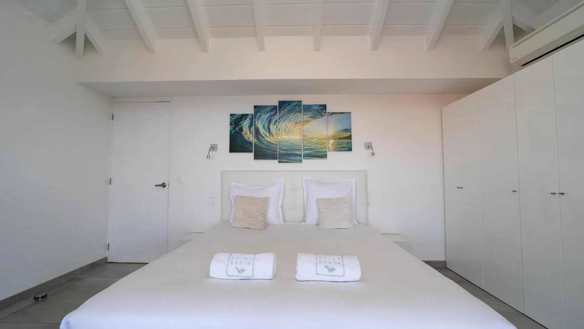 Ocean-Inspired Contemporary Villa غوستافي