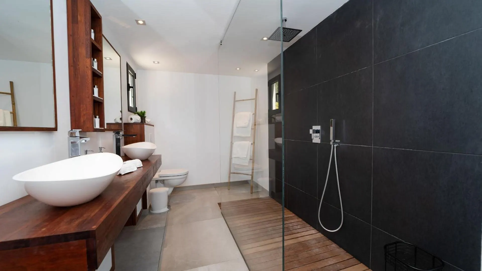 Ocean-Inspired Contemporary Villa Gustavia