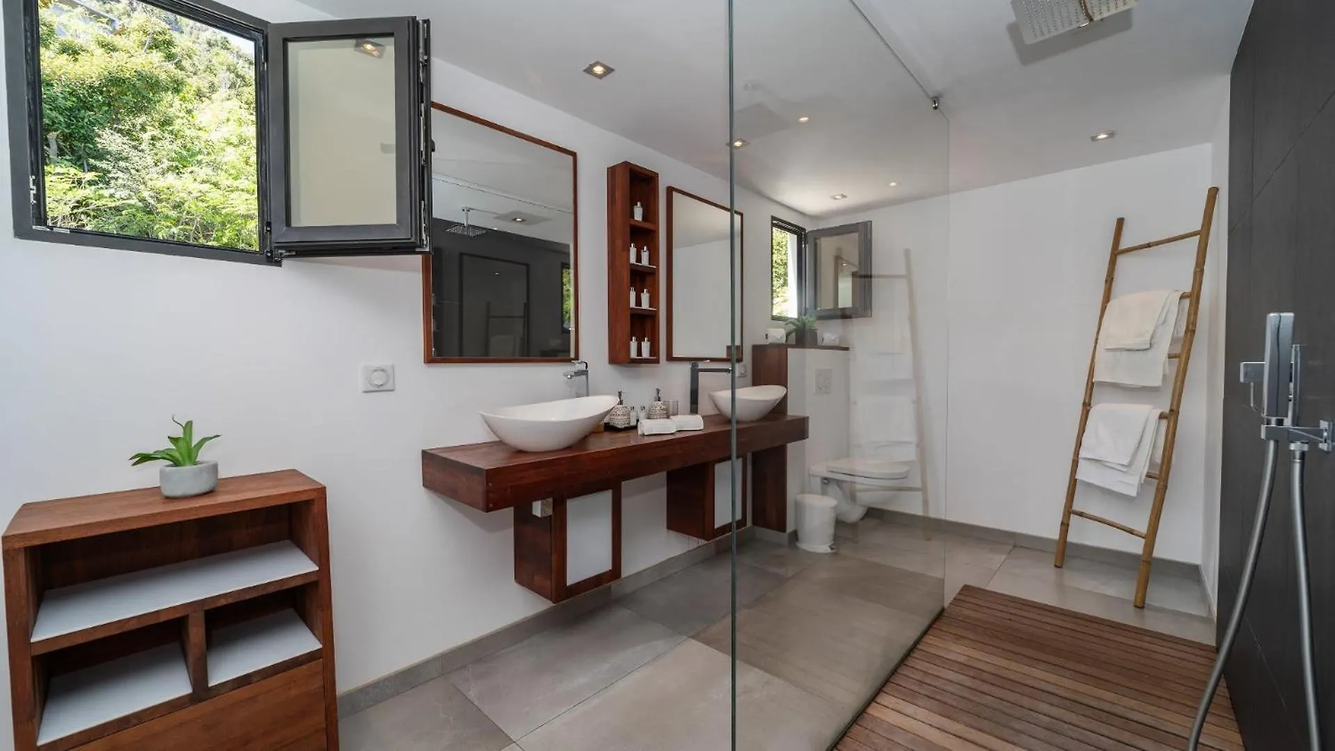 Ocean-Inspired Contemporary Villa Gustavia